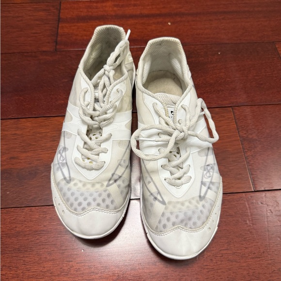 NFINITY Shoes - Nfinity vengeance white cheer shoes